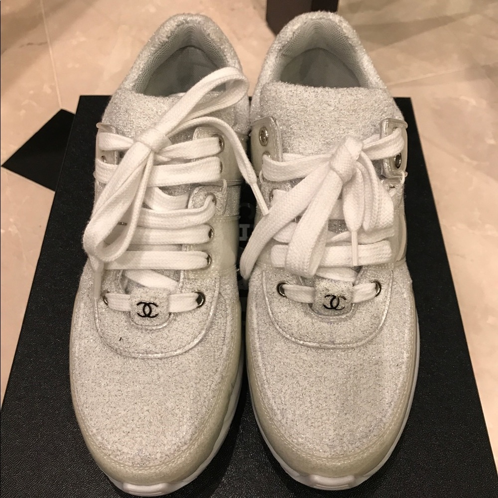 NIB Chanel 17S Silver Terry Cloth CC Sneaker sz 37